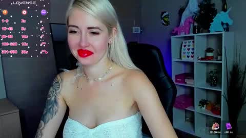 Snapshot of nastasya_cute chatting on January 13, 1:44 am Nastya online show from January 13, 1:44 am