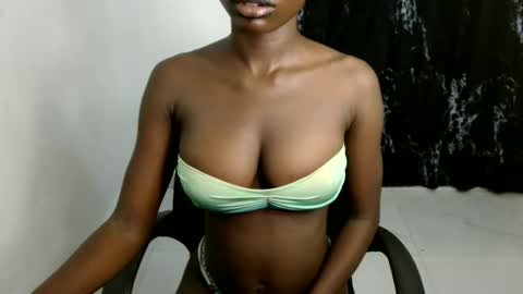 Snapshot of nasty_creamypussyy chatting on March 25, 12:49 am Mila online show from March 25, 12:49 am