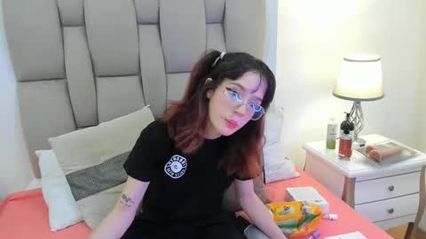 Snapshot of nastya_fantasy chatting on December 3, 7:33 pm Nastya online show from December 3, 7:33 pm