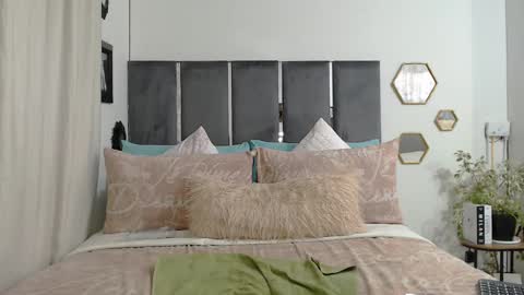 Olwemihla Brown online show from December 1, 4:29 pm