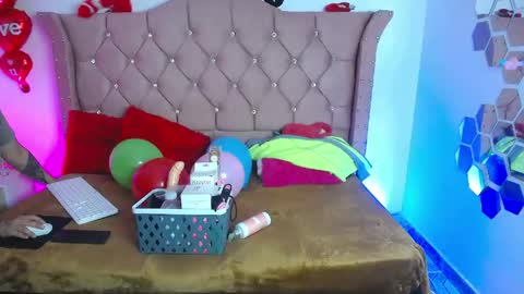 nat_evans8 online show from May 3, 3:01 am