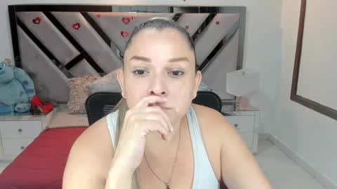 Snapshot of natalia5560 chatting on October 5, 1:42 pm natalia5560 online show from October 5, 1:42 pm