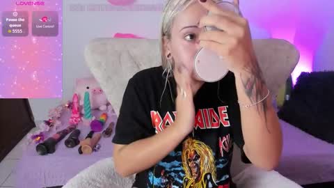 Nataliua Henao online show from December 19, 4:14 pm