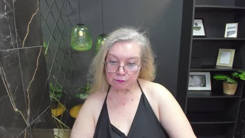 Snapshot of natalicloud chatting on December 3, 1:21 pm NataliCloud online show from December 3, 1:21 pm