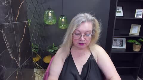Snapshot of natalicloud chatting on December 5, 4:34 pm NataliCloud online show from December 5, 4:34 pm