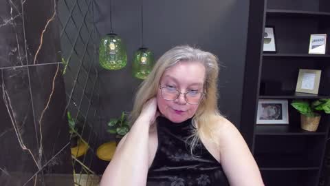 Snapshot of natalicloud chatting on December 6, 5:00 pm NataliCloud online show from December 6, 5:00 pm