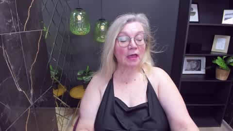 Snapshot of natalicloud chatting on December 9, 7:29 pm NataliCloud online show from December 9, 7:29 pm