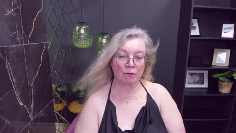 Snapshot of natalicloud chatting on December 11, 1:17 pm NataliCloud online show from December 11, 1:17 pm