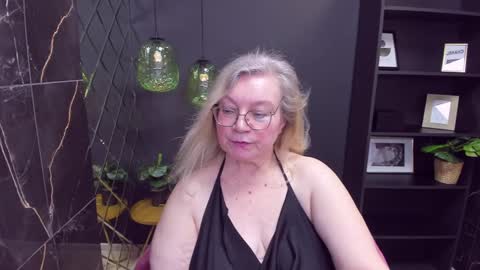 Snapshot of natalicloud chatting on December 11, 4:20 pm NataliCloud online show from December 11, 4:20 pm