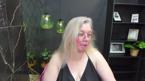 Snapshot of natalicloud chatting on December 28, 1:28 pm NataliCloud online show from December 28, 1:28 pm