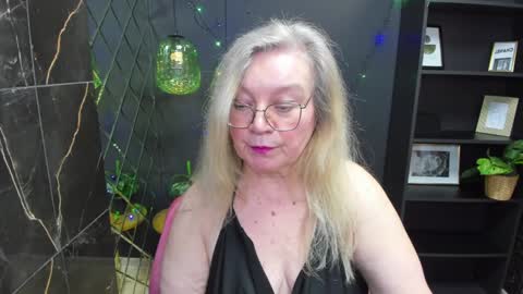 Snapshot of natalicloud chatting on January 4, 7:23 pm NataliCloud online show from January 4, 7:23 pm