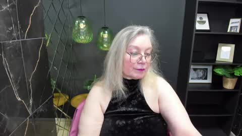 Snapshot of natalicloud chatting on March 3, 12:48 pm NataliCloud online show from March 3, 12:48 pm