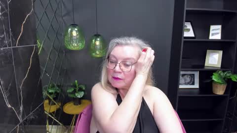 Snapshot of natalicloud chatting on March 7, 5:17 pm NataliCloud online show from March 7, 5:17 pm