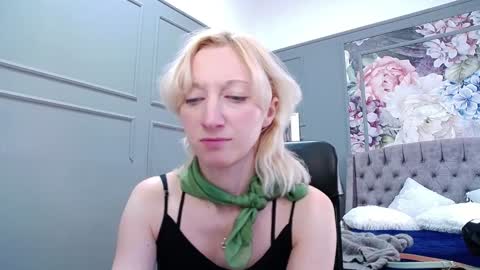 Snapshot of natalie_bitton chatting on January 4, 11:00 am Natalie online show from January 4, 11:00 am