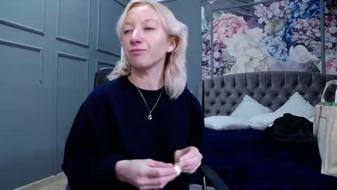 Snapshot of natalie_bitton chatting on January 6, 7:42 am Natalie online show from January 6, 7:42 am