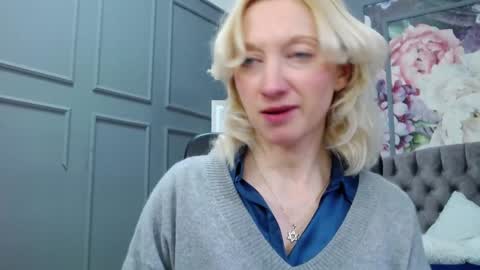 Snapshot of natalie_bitton chatting on January 13, 7:43 am Natalie online show from January 13, 7:43 am