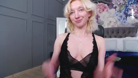 Snapshot of natalie_bitton chatting on January 14, 10:59 am Natalie online show from January 14, 10:59 am