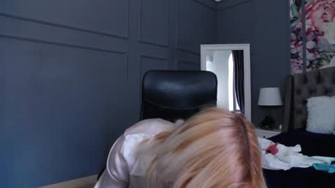 Snapshot of natalie_bitton chatting on January 15, 12:04 pm Natalie online show from January 15, 12:04 pm