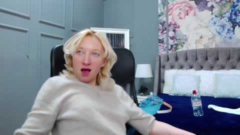 Snapshot of natalie_bitton chatting on January 23, 11:04 am Natalie online show from January 23, 11:04 am