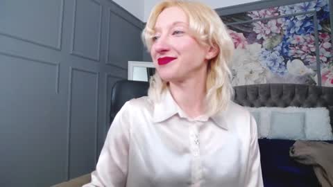 Snapshot of natalie_bitton chatting on January 25, 8:00 am Natalie online show from January 25, 8:00 am