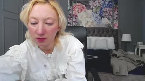 Snapshot of natalie_bitton chatting on January 27, 7:03 am Natalie online show from January 27, 7:03 am