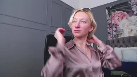 Snapshot of natalie_bitton chatting on January 28, 10:02 am Natalie online show from January 28, 10:02 am