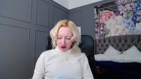 Snapshot of natalie_bitton chatting on February 3, 9:19 am Natalie online show from February 3, 9:19 am