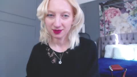 Snapshot of natalie_bitton chatting on February 4, 10:00 am Natalie online show from February 4, 10:00 am