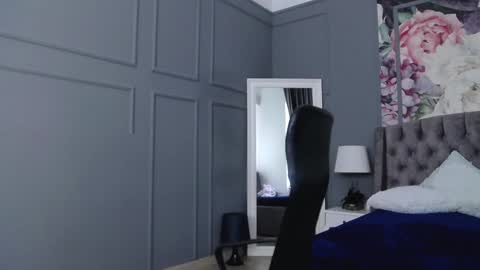 Snapshot of natalie_bitton chatting on February 6, 12:05 pm Natalie online show from February 6, 12:05 pm