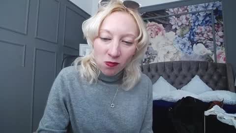 Snapshot of natalie_bitton chatting on February 7, 7:50 am Natalie online show from February 7, 7:50 am