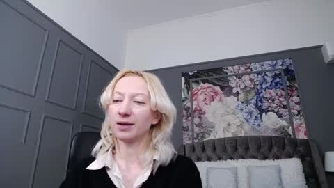 Snapshot of natalie_bitton chatting on February 8, 7:26 am Natalie online show from February 8, 7:26 am