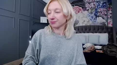 Snapshot of natalie_bitton chatting on February 11, 8:05 am Natalie online show from February 11, 8:05 am