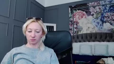 Snapshot of natalie_bitton chatting on February 11, 2:13 pm Natalie online show from February 11, 2:13 pm