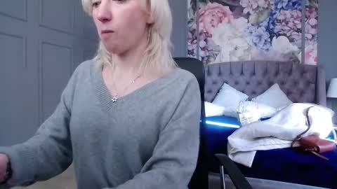 Snapshot of natalie_bitton chatting on February 14, 9:03 am Natalie online show from February 14, 9:03 am