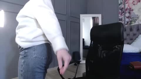 Snapshot of natalie_bitton chatting on February 20, 7:23 am Natalie online show from February 20, 7:23 am