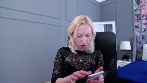 Snapshot of natalie_bitton chatting on February 21, 10:39 am Natalie online show from February 21, 10:39 am