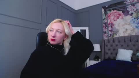 Snapshot of natalie_bitton chatting on February 25, 11:30 am Natalie online show from February 25, 11:30 am