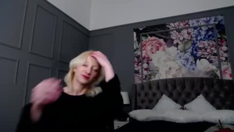 Snapshot of natalie_bitton chatting on March 1, 8:23 am Natalie online show from March 1, 8:23 am