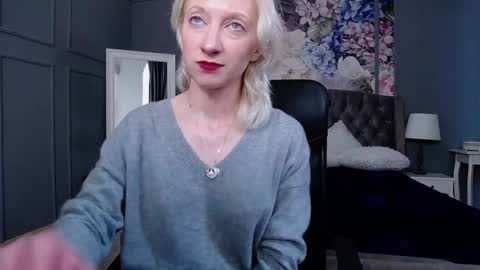 Snapshot of natalie_bitton chatting on March 2, 7:54 am Natalie online show from March 2, 7:54 am