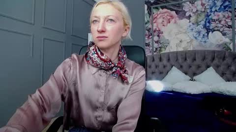 Snapshot of natalie_bitton chatting on March 5, 9:27 am Natalie online show from March 5, 9:27 am