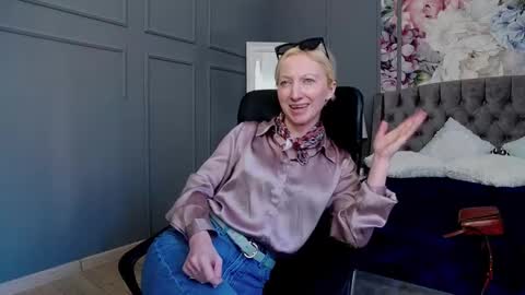 Snapshot of natalie_bitton chatting on March 5, 12:33 pm Natalie online show from March 5, 12:33 pm