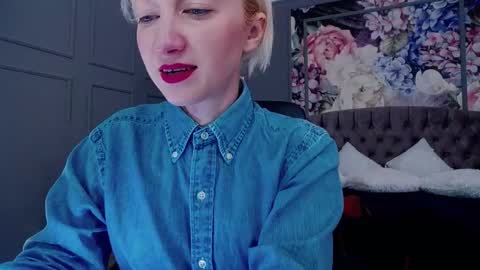 Snapshot of natalie_bitton chatting on March 8, 7:27 am Natalie online show from March 8, 7:27 am