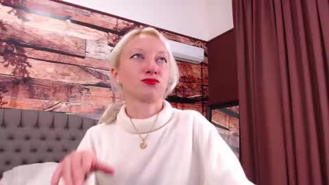 Snapshot of natalie_bitton chatting on October 4, 10:46 am Natalie online show from October 4, 10:46 am