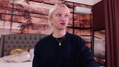 Snapshot of natalie_bitton chatting on October 6, 11:18 am Natalie online show from October 6, 11:18 am