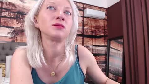 Snapshot of natalie_bitton chatting on October 11, 11:42 am Natalie online show from October 11, 11:42 am