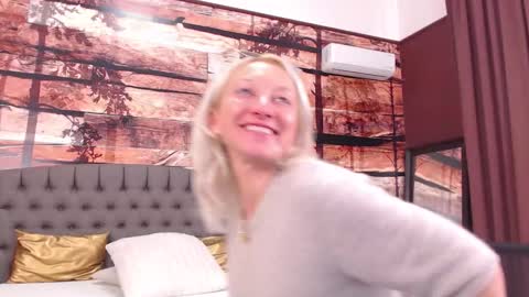 Snapshot of natalie_bitton chatting on October 13, 11:32 am Natalie online show from October 13, 11:32 am