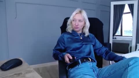 Snapshot of natalie_bitton chatting on November 4, 7:40 am Natalie online show from November 4, 7:40 am