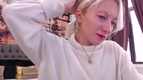 Snapshot of natalie_bitton chatting on November 6, 12:28 pm Natalie online show from November 6, 12:28 pm