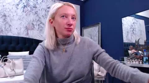 Snapshot of natalie_bitton chatting on November 26, 9:43 am Natalie online show from November 26, 9:43 am