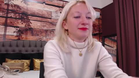 Snapshot of natalie_bitton chatting on December 3, 9:07 am Natalie online show from December 3, 9:07 am